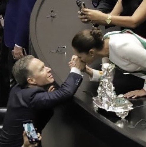 nero_vermx's tweet photo. @PilarVa95033886 @rociomolina081 @perladil @Baldo04555156 @Claudiashein Amlo impuso a su #PresirvientA pa asegurar impunidad a corrupción d sus hijos
A la vez seguir controlando el #PinchePoder a través d su tmbn títere
Nunca pensó q la misma mediocre sería utilizada como fámula d #Trump y q la ocuparía d papel higiénico
La #Chacha d cualquiera👇 https://t.co/viy0lGhYQQ