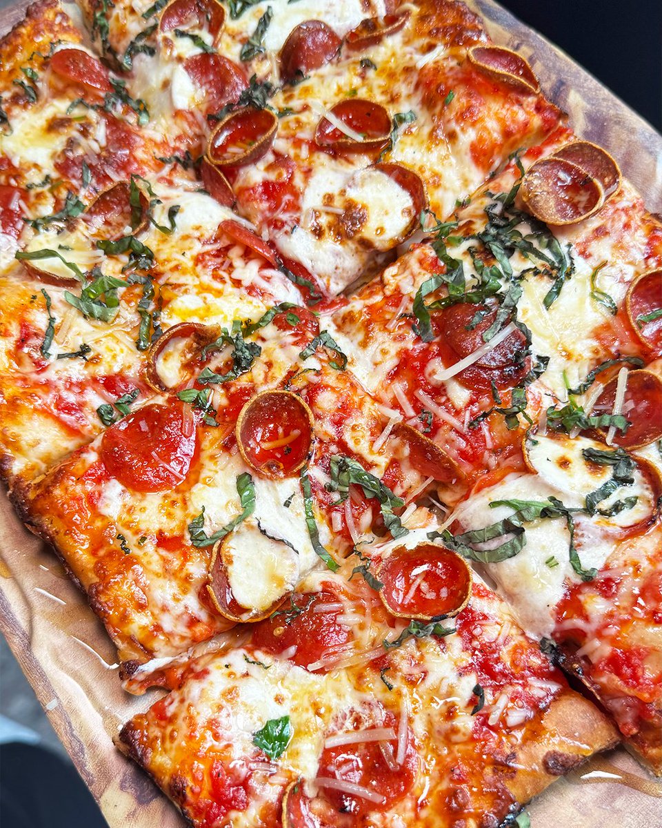 Dough-ho-ho and a merry pepperoni to
all! 🍕🎅