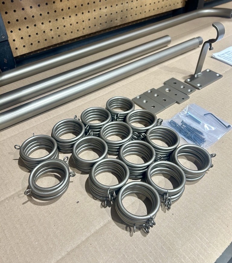 helserbrothers's tweet image. French pole kit, complete with custom vertical bases, a horizontal strap bracket, and small rings, in our elegant Shimmering Sand finish. 😍

❤️ #DraperyHardware #Customdraperyhardware #HelserBrothers