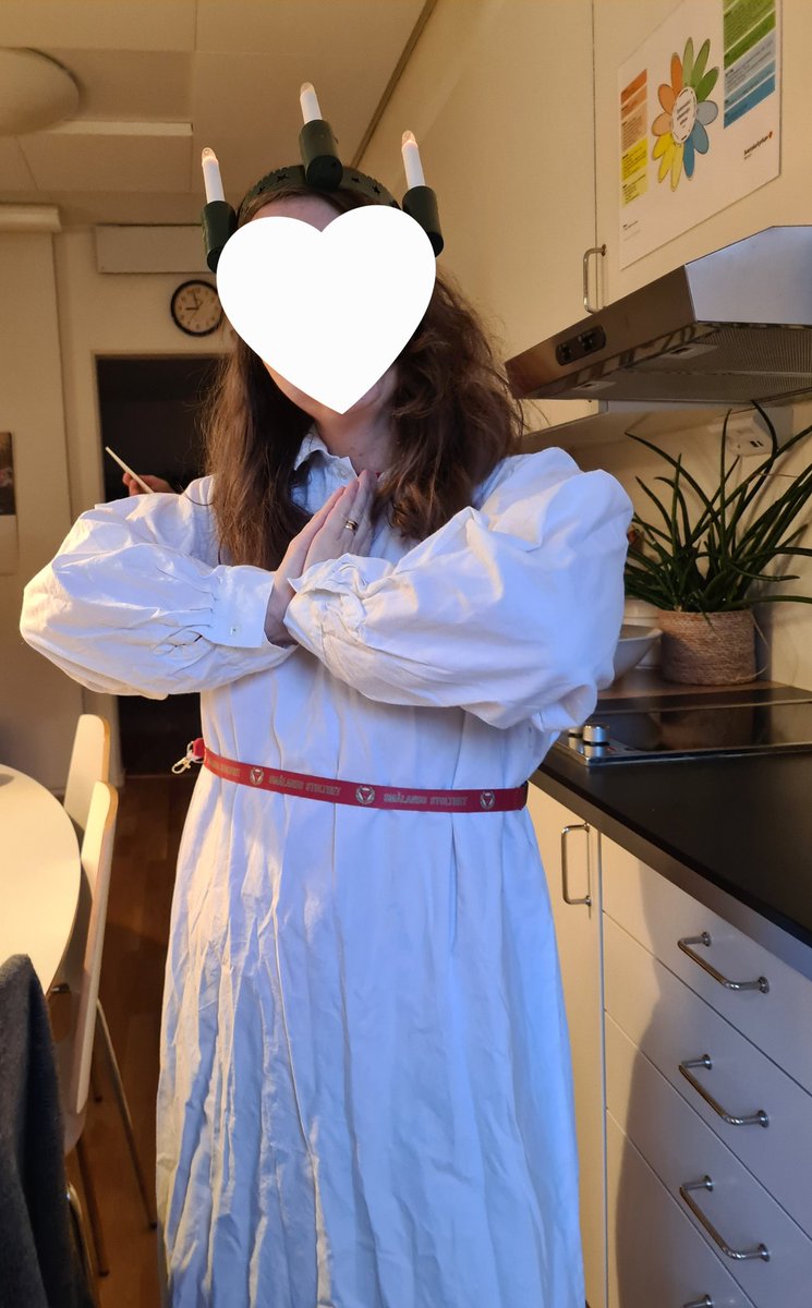Bitterfnitter's tweet photo. Mitt jobb hade inget rött band....jag löste det! https://t.co/TlKP8U2H0H