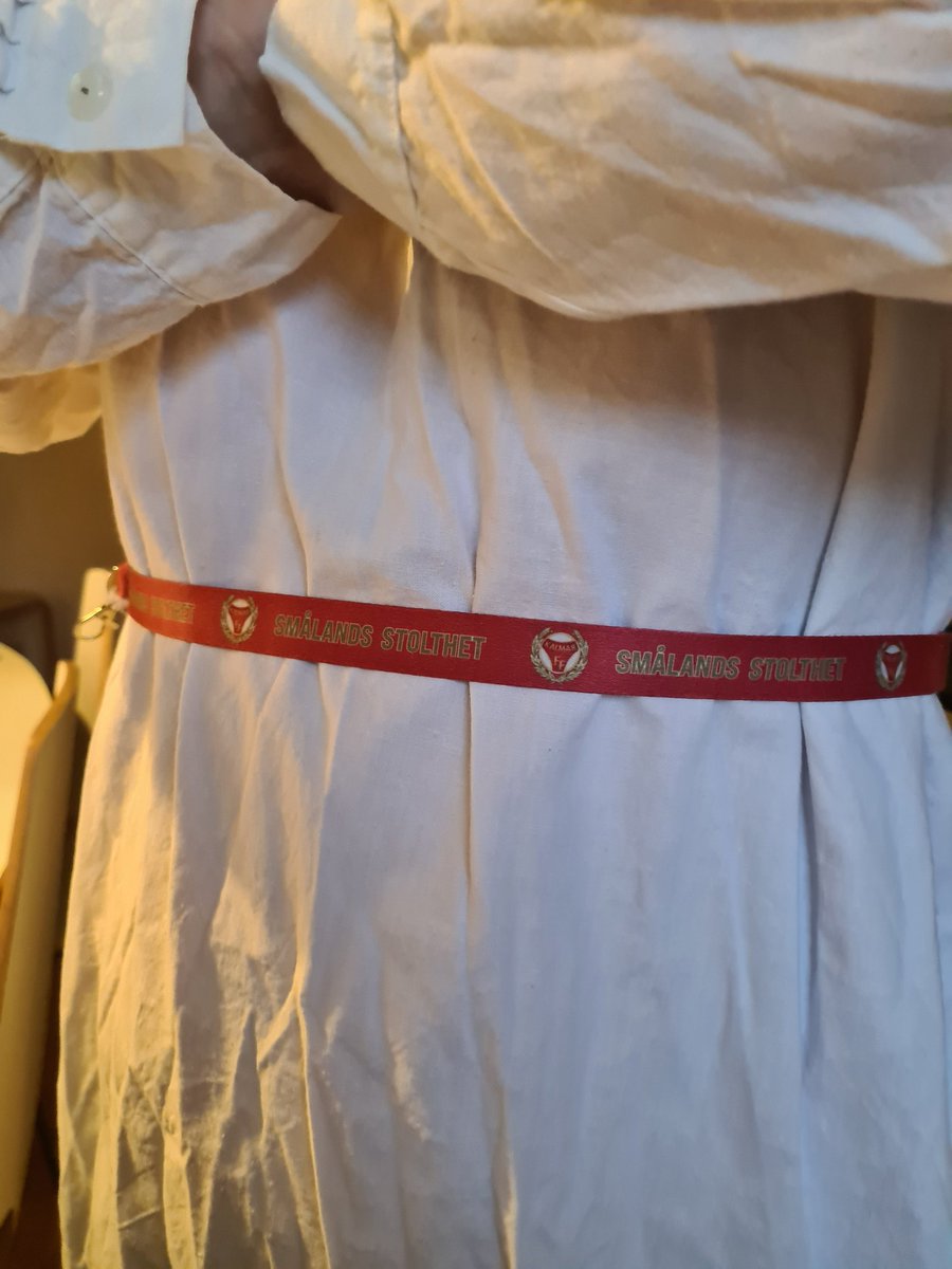 Bitterfnitter's tweet photo. Mitt jobb hade inget rött band....jag löste det! https://t.co/TlKP8U2H0H