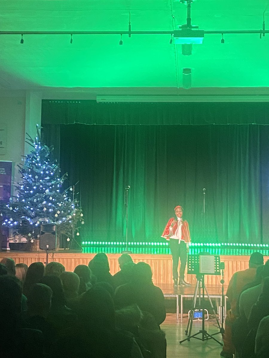 The_OaksAcademy's tweet image. What an amazing evening watching our students perform our ‘Don’t be a Scrooge’, from Christmas classics performed by the choir, to dramatic solo monologues, Christmas readings and fabulous solo songs there was something for everyone. Well done to all staff and students.