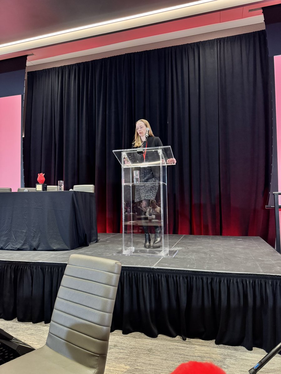 DrMarthaGulati's tweet photo. Dr. Elizabeth Grier discussing #TricuspidValue interventions
#thepeoplesventricle
🫀 more common to see TR in women but very common
🫀To date, limited options and high mortality
🫀 Clip Device approved 04/2024, now 2 new devices to use
🫀 Management outlined below
#ConnHeart https://t.co/Wo7pkiDYlR