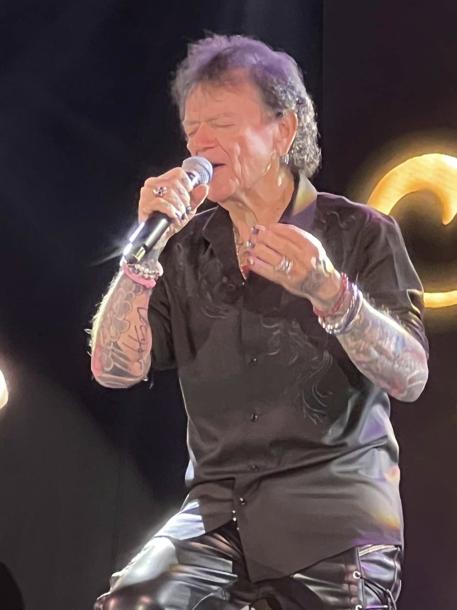 AirSupplyMusic's tweet image. Beautiful people of Davao, THANK YOU for a FANTASTIC night tonight!! Your smiling faces warmed our hearts greatly!! ❤️