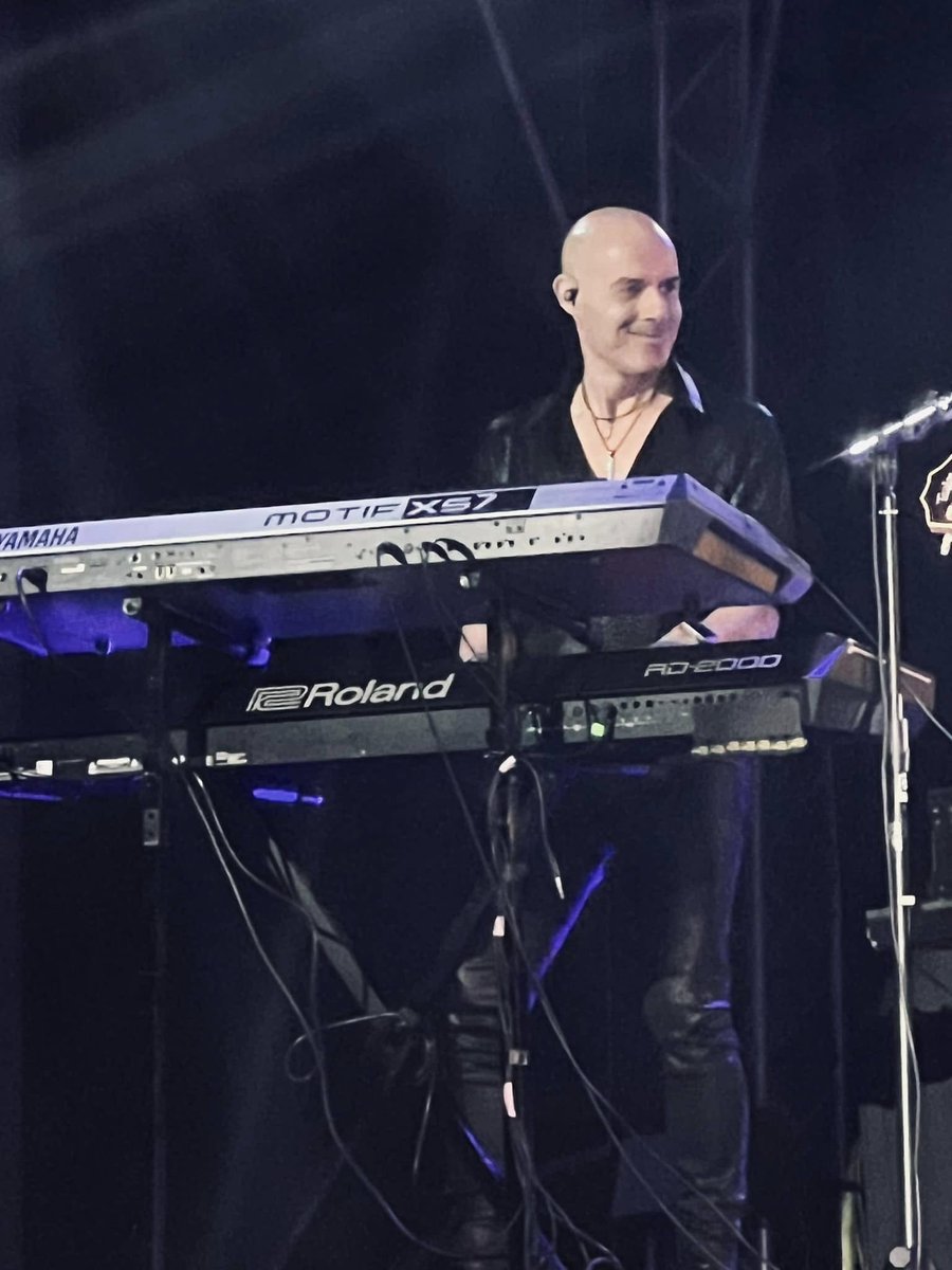 AirSupplyMusic's tweet image. Beautiful people of Davao, THANK YOU for a FANTASTIC night tonight!! Your smiling faces warmed our hearts greatly!! ❤️