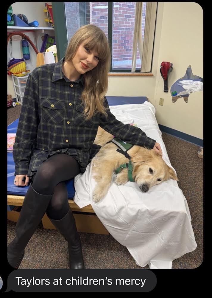 TSUpdating's tweet photo. 🚨| Taylor Swift spotted today at Children’s Mercy Hospital in Kansas City! https://t.co/D0WGmkjYHZ