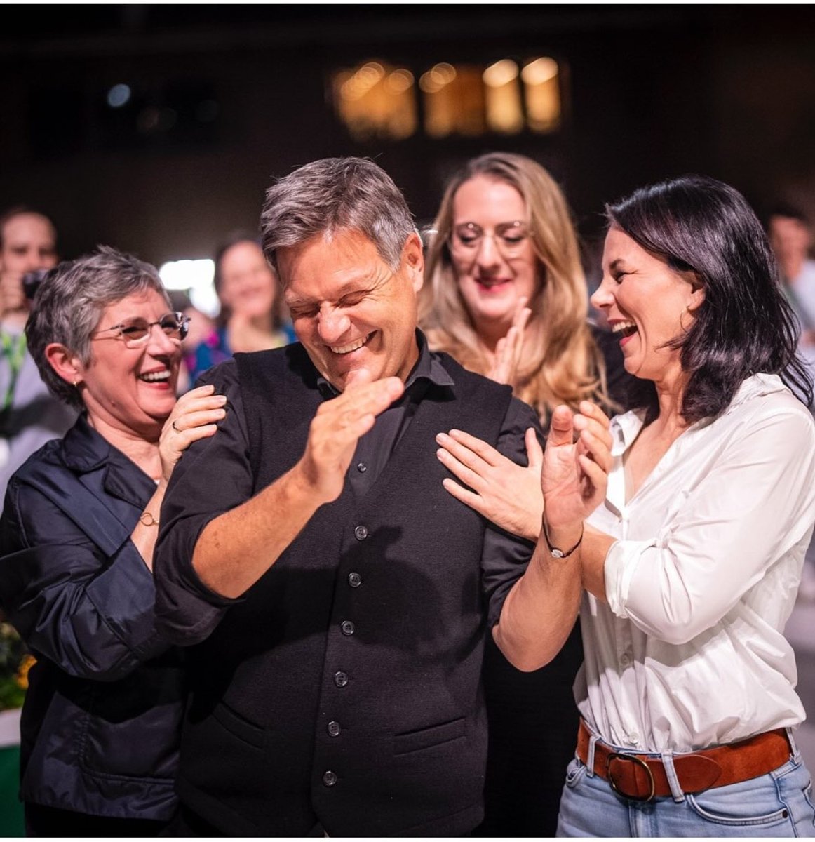 Danke für 9000 Follower.
Danke für euren Support.
Unser Ziel ist #Habeck im Kanzleramt!
In den nächsten 73 Tagen werden wir weiter erfolgreich alles im Wahlkampf geben.
Wir #TeamHabeck zeigen der Nation, warum Robert Habeck der aktuell beste 🇩🇪 Politiker ist. #PolitikundAnstand