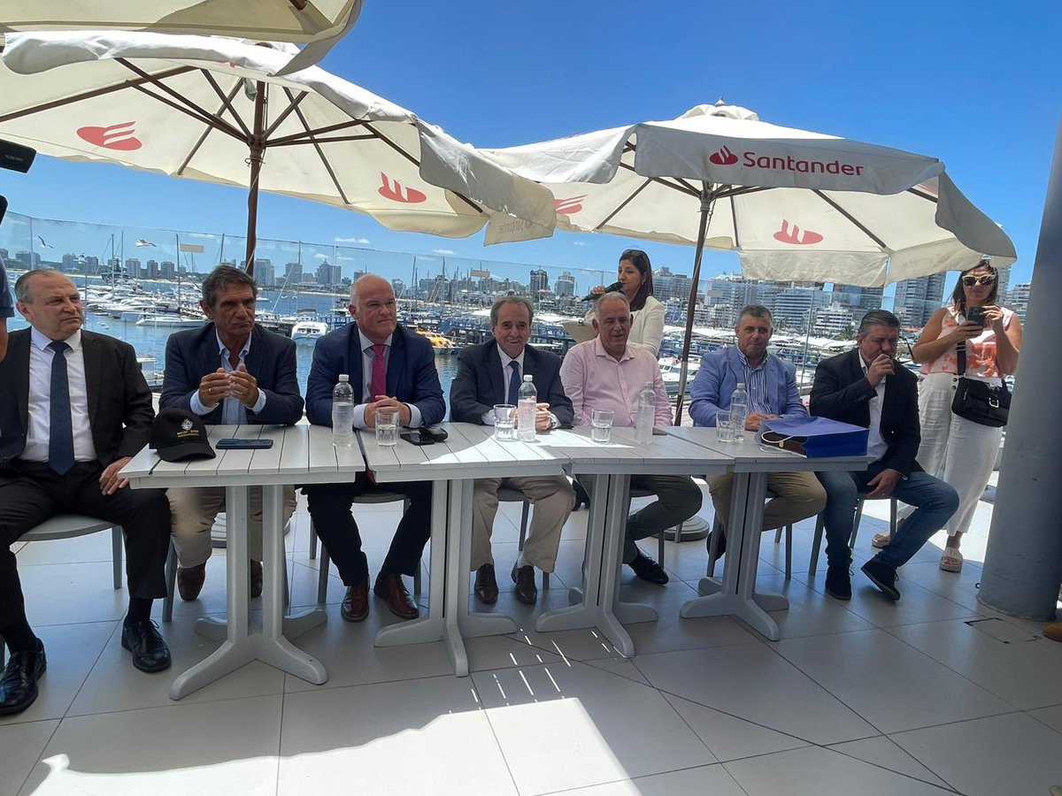 FocusPunta's tweet photo. 🛳️Lanzamiento temporada de #cruceros en #PuntadelEste con presencia de autoridades y empresarios del sector ➡️Serán unos 50 cruceros que llegarán diariamente durante el verano a las costas de la ciudad Esteña.
#Focus #AzulPunta https://t.co/x5etUAVNQH