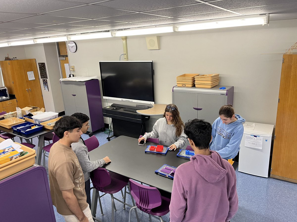 Mrs. Strauch tweet media