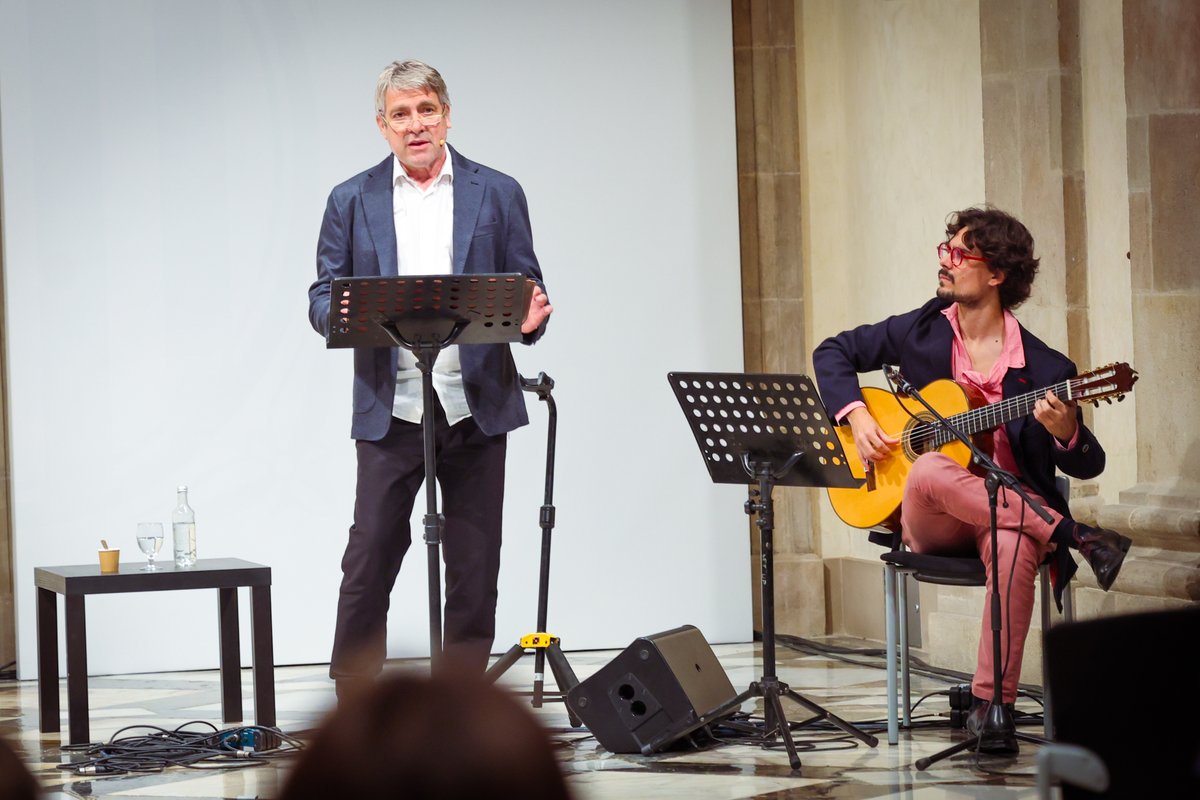 Lletres catalanes (@lletres) on Twitter photo Acte institucional de l'<a href="/AnyEstelles/">Any Vicent Andrés Estellés</a> al Palau de la Generalitat. ✨
Maria del Mar Bonet, amb Toni Pastor i Marc Grasas; Coral Romput amb Pere Arquillué i Carlos Coronado ; 'Meua Ama', Ester Guntin, Arnau Boces i Mabel Olea.
Més de 400 actes en el marc de l'Any🫒
📷 Jordi Bedmar Acte institucional de l'<a href="/AnyEstelles/">Any Vicent Andrés Estellés</a> al Palau de la Generalitat. ✨
Maria del Mar Bonet, amb Toni Pastor i Marc Grasas; Coral Romput amb Pere Arquillué i Carlos Coronado ; 'Meua Ama', Ester Guntin, Arnau Boces i Mabel Olea.
Més de 400 actes en el marc de l'Any🫒
📷 Jordi Bedmar