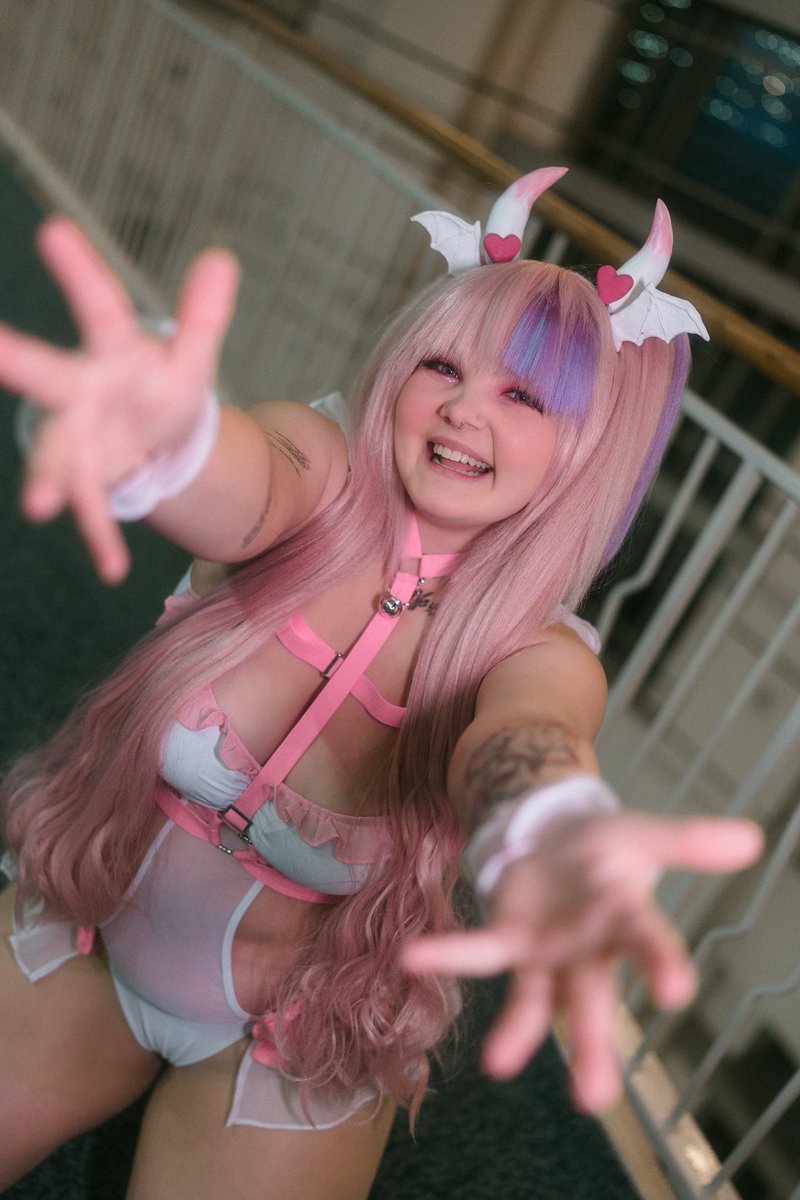 _kaitlynloves's tweet photo. A few of my faves from my @ironmouse x @moeflavor shoot! 💖💜

📸: shots_by_minh on IG! https://t.co/OQe5Exs9DI