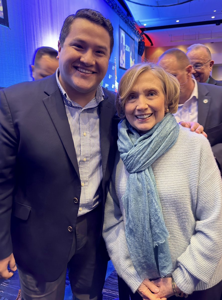 HillaryPix's tweet photo. Earlier this week π©΅ #ClintonCenter20 https://t.co/onYbdbluf7