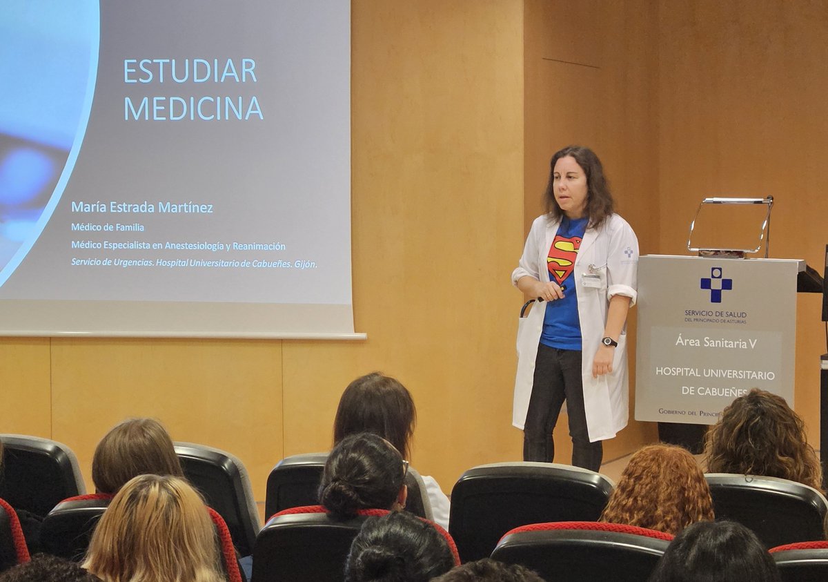 🎓🏥 Hoy recibimos en el Hospital Universitario de Cabueñes a los alumnos del IES Calderón de la Barca y el Colegio Dominicas de Gijón, interesados en conocer cómo es el trabajo en  el #CAHU

🌟El acto, inaugurado por nuestra Subdirectora de Enfermería, Dña. Beatriz Braña Marcos