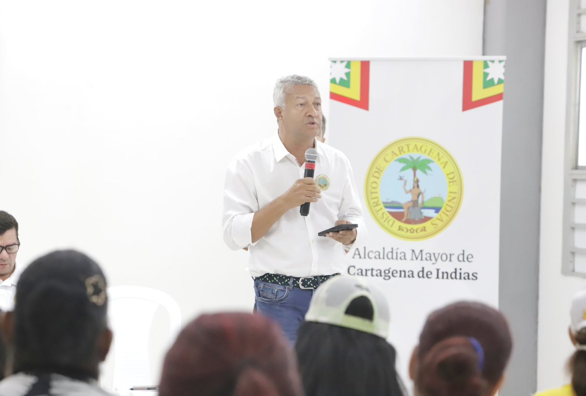seceducacionctg's tweet photo. Hoy estamos presentes con Gobierno en tu Barrio en Barrios Unidos, El Pozón y Ciudadela La Paz, escuchando las necesidades de la comunidad y trabajando unidos para construir una ciudad mejor educada. https://t.co/XRLaN6cqvV