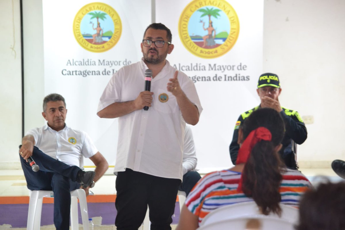 seceducacionctg's tweet photo. Hoy estamos presentes con Gobierno en tu Barrio en Barrios Unidos, El Pozón y Ciudadela La Paz, escuchando las necesidades de la comunidad y trabajando unidos para construir una ciudad mejor educada. https://t.co/XRLaN6cqvV