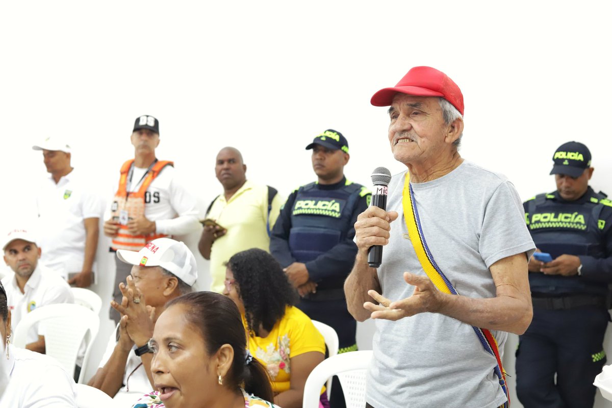 seceducacionctg's tweet photo. Hoy estamos presentes con Gobierno en tu Barrio en Barrios Unidos, El Pozón y Ciudadela La Paz, escuchando las necesidades de la comunidad y trabajando unidos para construir una ciudad mejor educada. https://t.co/XRLaN6cqvV