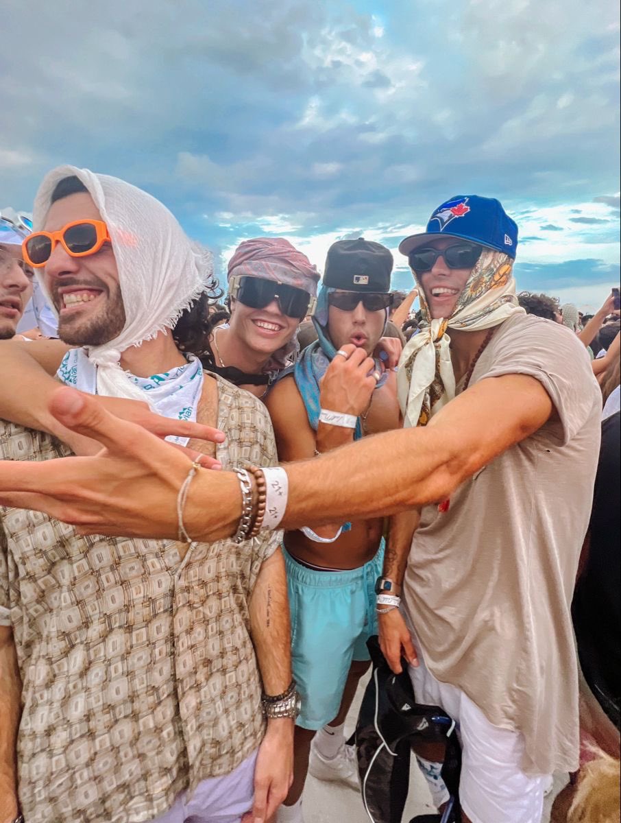 Abbbn0rmal's tweet photo. When a guy tells me he also likes festivals and this is his style I just KNOW we are NOT talking about the same festivals lol https://t.co/ZWTqpwTGlL