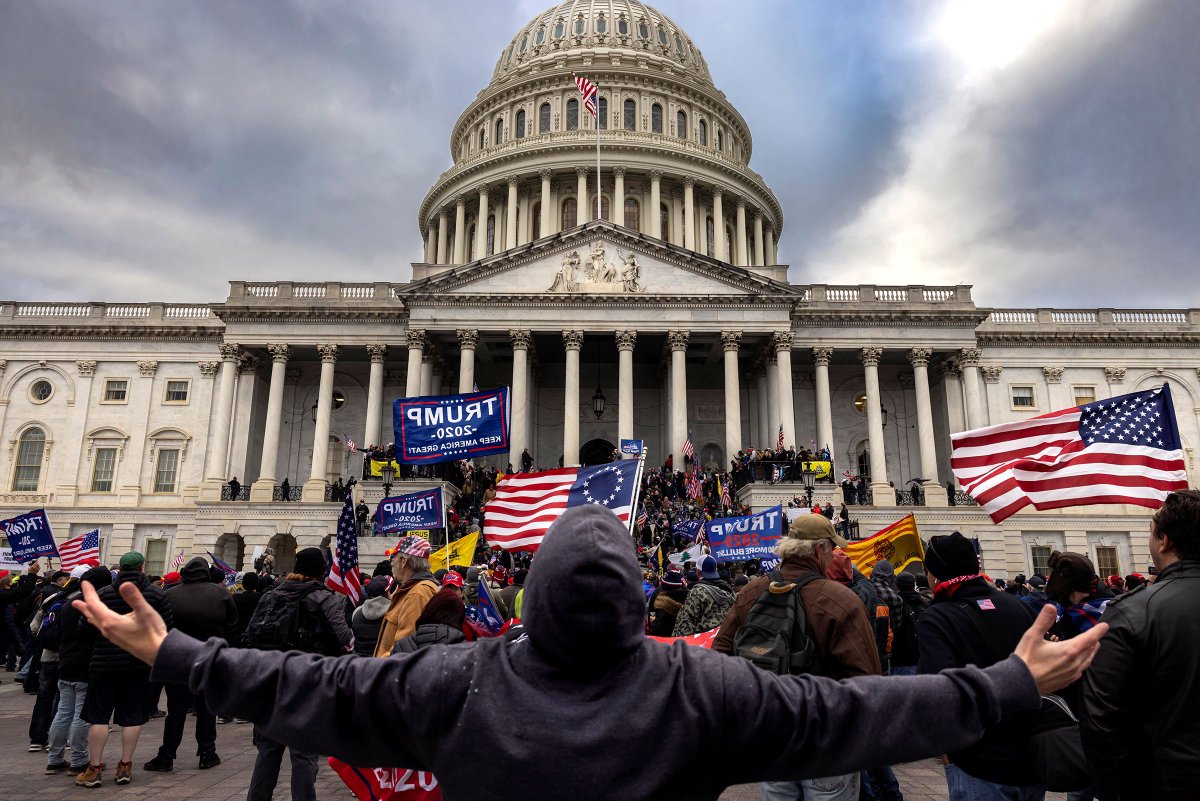 LeadingReport's tweet photo. BREAKING: FBI had 26 confidential human sources in Washington, D.C., on January 6 in connection with the events of that day.
Of those, 13 entered the restricted area on Capitol Hill during the disturbances, and 4 entered the Capitol itself, according to a DOJ Office of the Inspector General report.