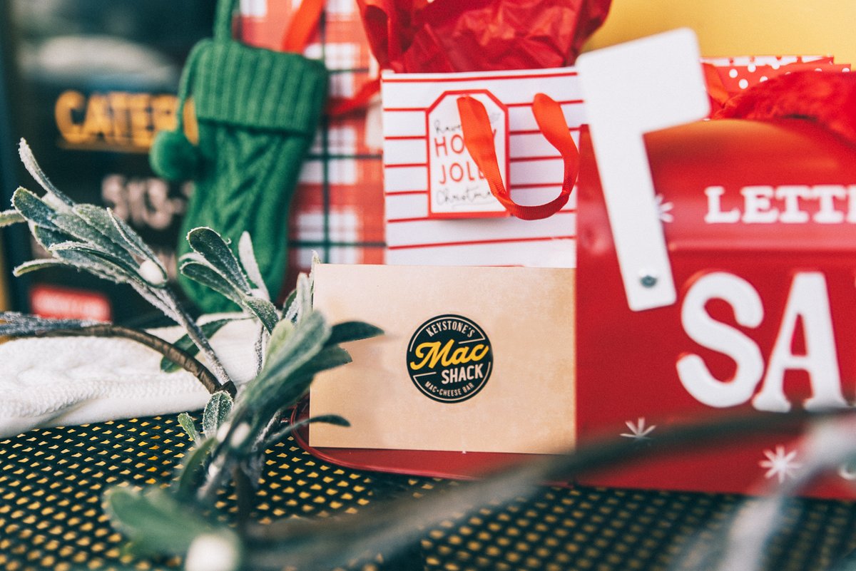 eatmacshack's tweet photo. A little somethin' cheesy for your stocking 🧦 Right now, earn a $5 bonus gift card for every $25 spent on gift cards! Visit us in store or shop now: https://t.co/2gByiOScWD 🎄 https://t.co/dL9jHVdUt3