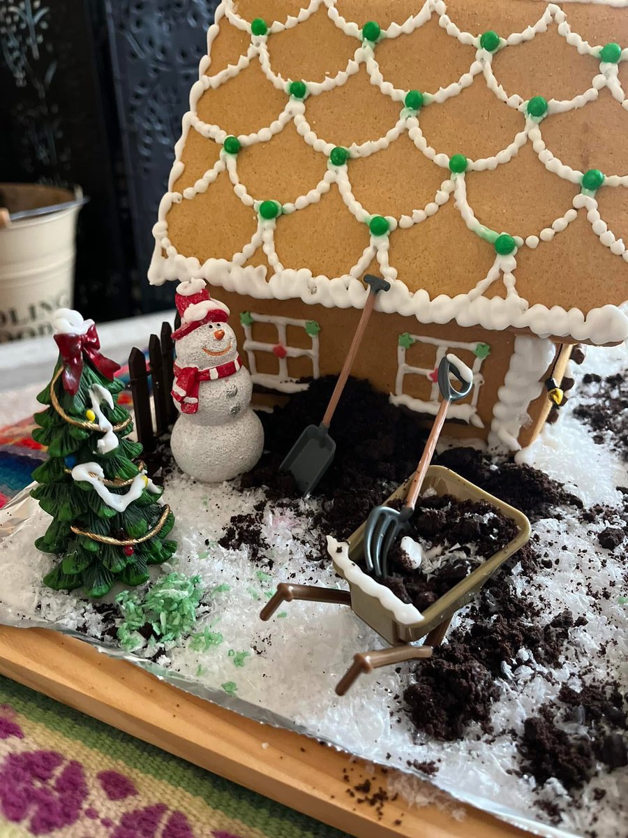 balga_online's tweet photo. Look at this amazing gingerbread house with an allotment garden made by one of our tenants! #allotment #gingerbreadhouse #christmas https://t.co/4bIPRLivmW