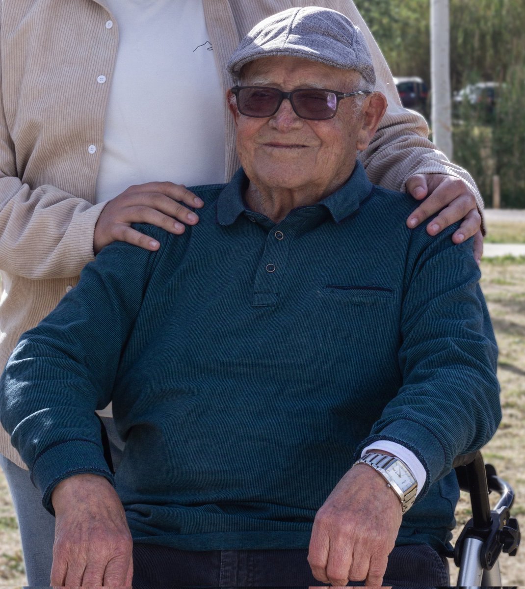 🖤Avui ens ha deixat el company Manolo Moreno. Ha marxat en pau, envoltat per la seva família.

El seu ferm compromís amb les causes justes han estat tot un exemple.

El Manolo serà irreemplaçable.
Gràcies per tot el que ens has ensenyat.

Que la terra et sigui lleu, mestre!✊