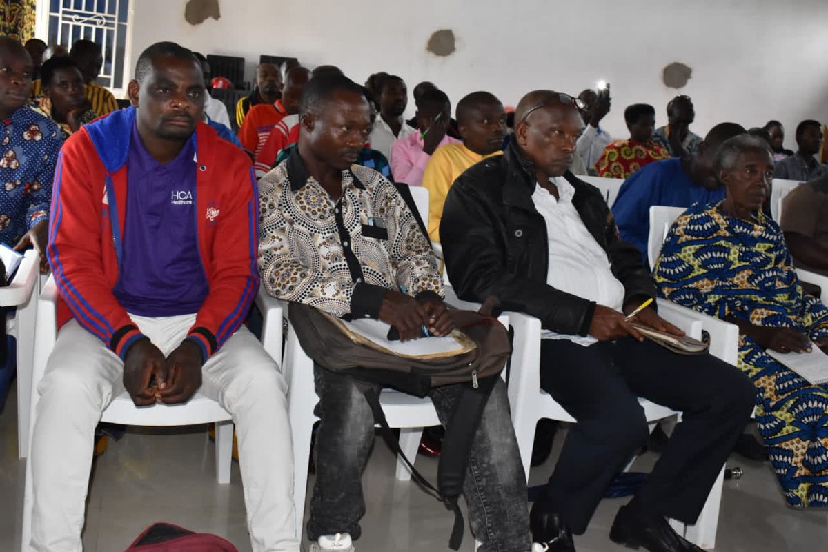 BubanzaCommune2's tweet photo. 1/2 #BUBANZA:Le président de la fédération provinciale des éleveurs des porcs, en @BubanzaProvince, #Liévin_Justin_Yaramba, a réuni, ce Jeudi, les représentants de leurs coopératives, ils échangeaient sur les bonnes pratiques de cet élevage et la bonne gestion de ces coopératives https://t.co/SOJVmBFsvW