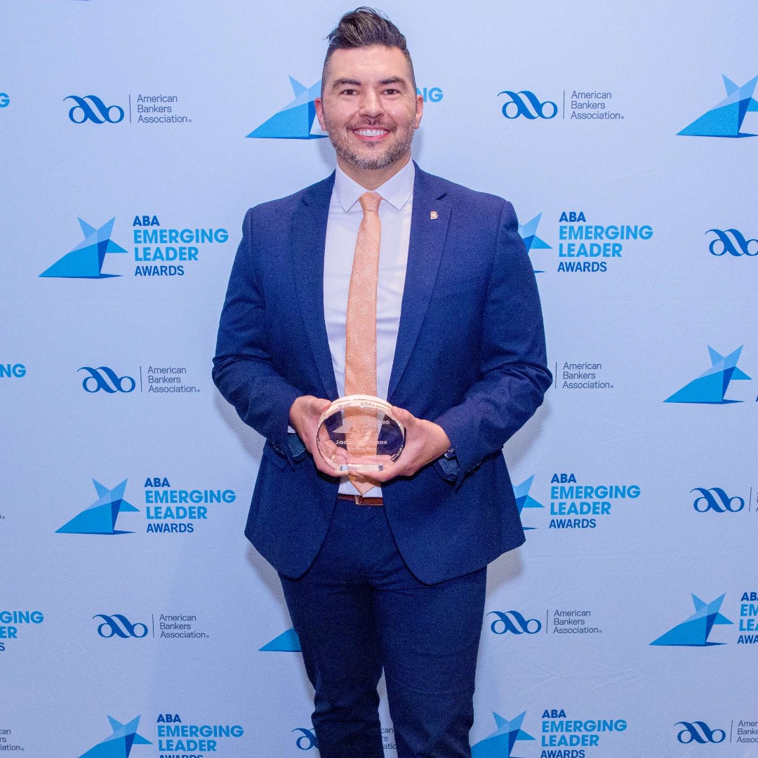 Congratulations to #UTSAAlvarez alum Jacob Cavazos, '06 for receiving the 2024 American Bankers Association Emerging Leader Award! 🏆✨

Jacob is the first UTSA alumnus and only the third Texan ever to receive this recognition! 🤙

#WeAreAlvarez #BusinessBrag