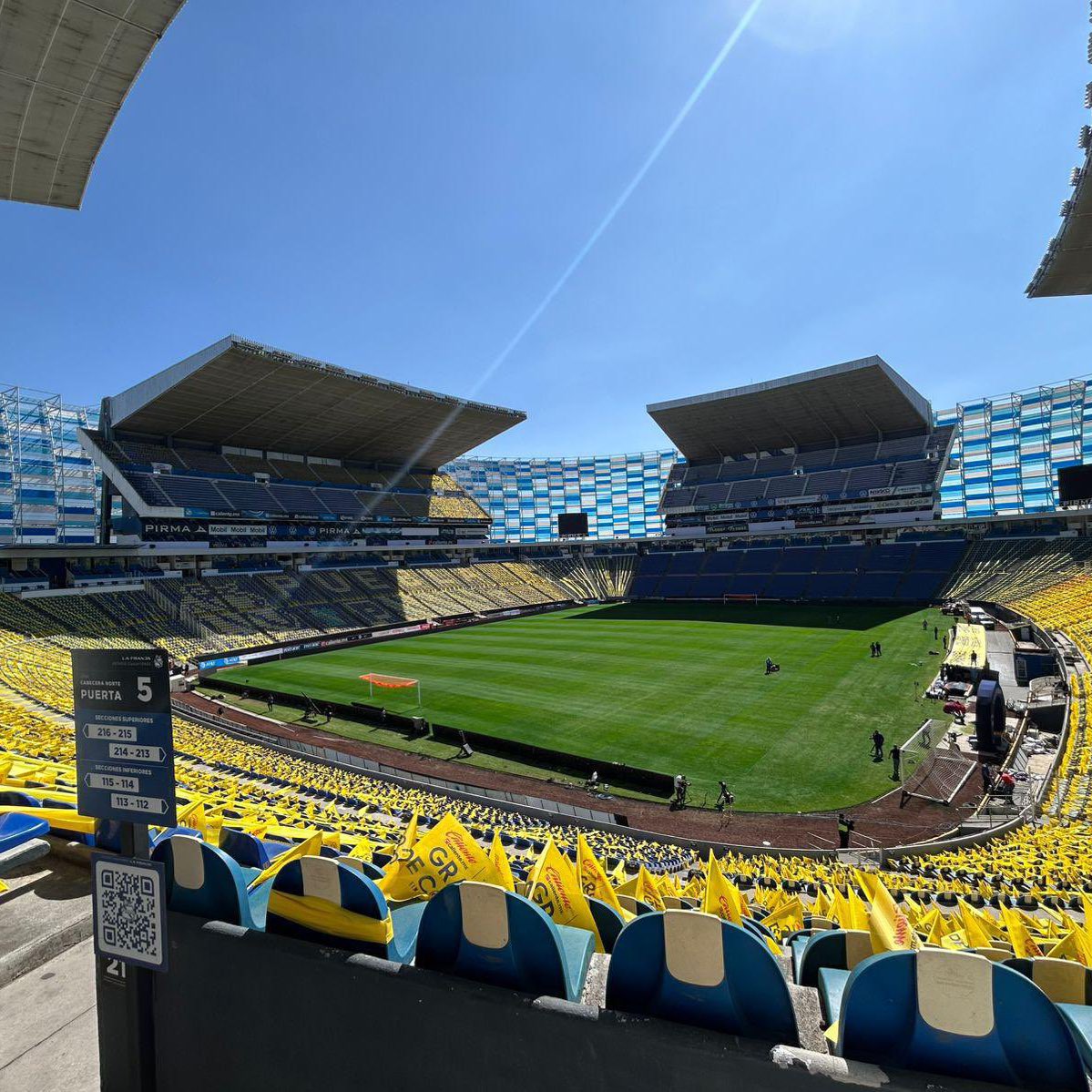 ResacaAmerica's tweet photo. TODO LISTO. ✅ 

Así luce el Estadio Cuauhtémoc a poco tiempo de que inicie la Gran Final. 🙌

¡¡HOY SE GANA, ÁGUILAS!! 💛💙 https://t.co/mRJ1StAZ2g