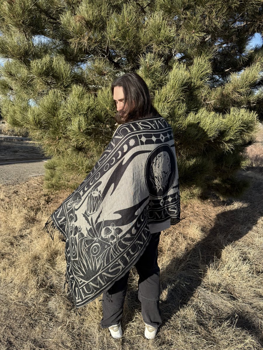 lumasimusic's tweet photo. Sun &amp; Moon merch is live now!! 🥹

I’m sooo stoked with this collection!!! The quality of every piece is insane and I’ve always dreamed about having my own pashmina im so happy with it :) I literally wear this merch all the time hahahah

get yours @ https://t.co/NvqDTWjJRv 😉🫶🏼 https://t.co/eHIdxHkesD