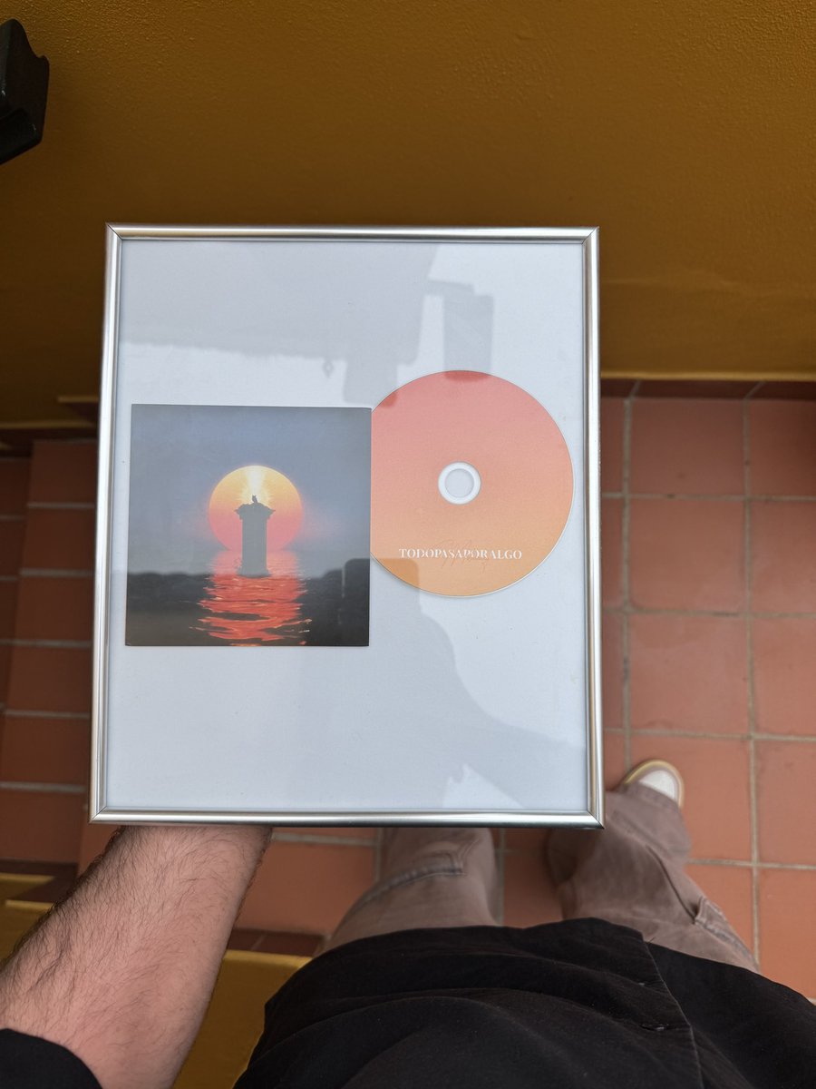 bit.ly/3OMtv79 CD’s Sold OUT pero aún pueden pillarse la Cami que está durísima 🌅🦉