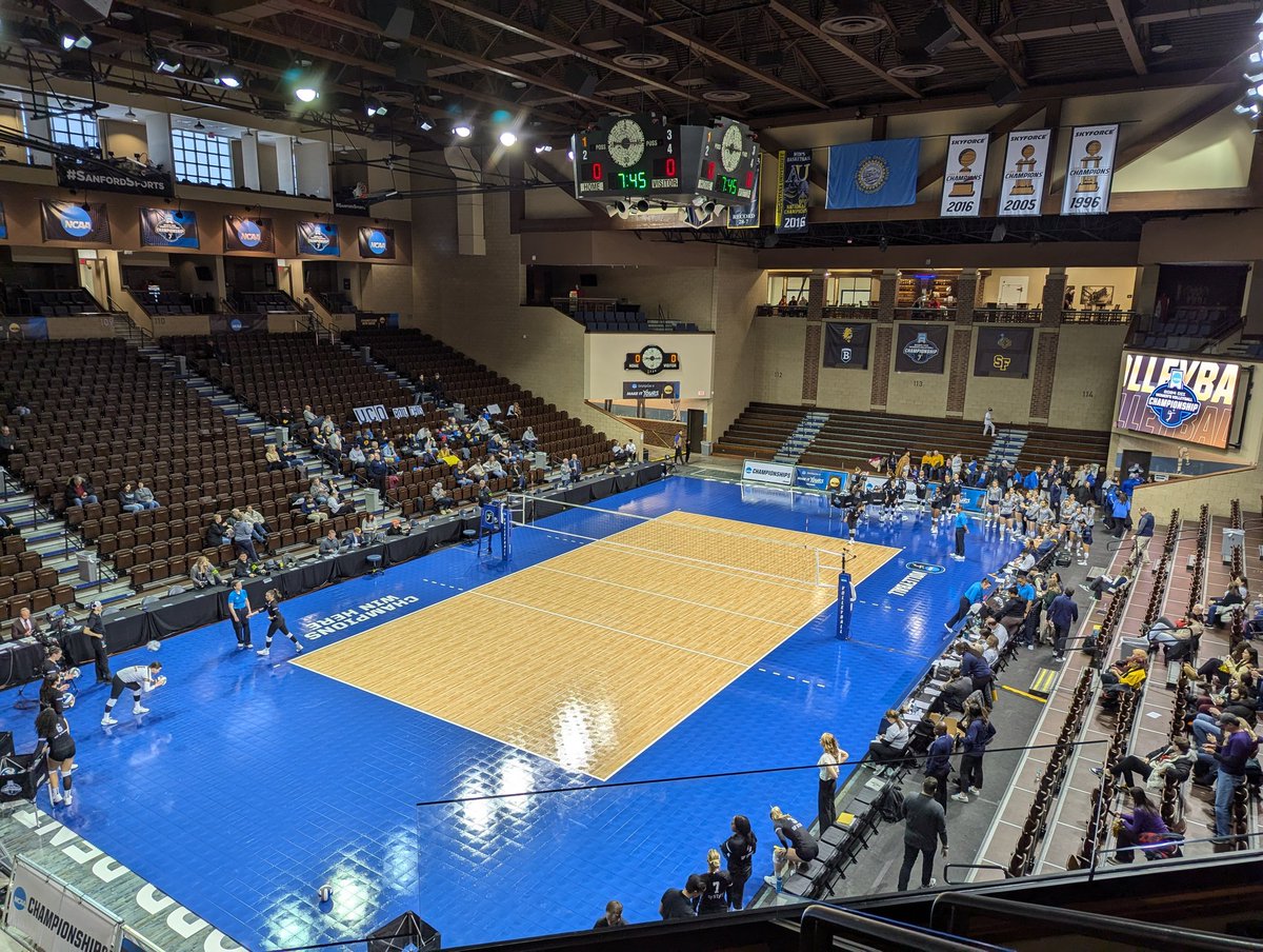 It's always a good day when I get to watch 🏐 
Here we go <a href="/ucoathletics/">UCO Bronchos</a>
#D2VB