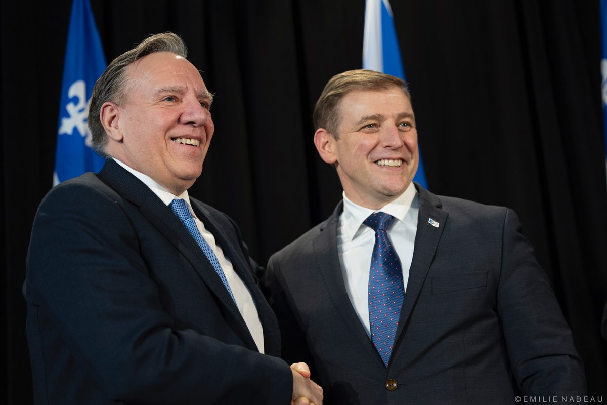 francoislegault's tweet photo. Je suis fier d’annoncer la signature d’une entente historique entre le Québec et Terre-Neuve-et-Labrador sur 50 ans, de 2025 à 2075!

Ça fait quatre ans que le premier ministre Andrew Furey et moi avons des discussions. Terre-Neuve voulait renégocier l’entente de Churchill Falls de 1969, et nous, on voulait savoir ce qui arriverait après la fin de l’entente, en 2041. Churchill Falls représente 15% de l’électricité qu’on consomme au Québec, c’était important de la sécuriser.

La nouvelle entente va nous permettre de protéger le tarif d’électricité résidentiel payé par les Québécois en limitant les augmentations à 3%. Les Québécois vont continuer d’avoir les tarifs les plus bas en Amérique du Nord.

On voulait aussi travailler sur de nouveaux projets au Labrador: augmenter la capacité de Churchill Falls et développer, ensemble, un nouveau projet à Gull Island.

On s’est entendus pour développer une capacité additionnelle d’électricité de 2 400 mégawatts pour le Québec, soit une augmentation de 50%.

Pour Terre-Neuve, c’est un bénéfice de 200 milliards $ sur la durée de l’entente. Pour le Québec, c’est une économie de 200 milliards $ par rapport aux projets alternatifs.

L’idée, ce n’était pas d’avoir une entente à court terme où il y a un gagnant et un perdant. On voulait que, dans 50 ans, nos enfants ou nos petits-enfants trouvent qu’on a conclu une entente gagnant-gagnant.

Cette entente est la plus grande réalisation de notre gouvernement pour les prochaines générations de Québécois. C’est un jour historique pour le Québec et Terre-Neuve!