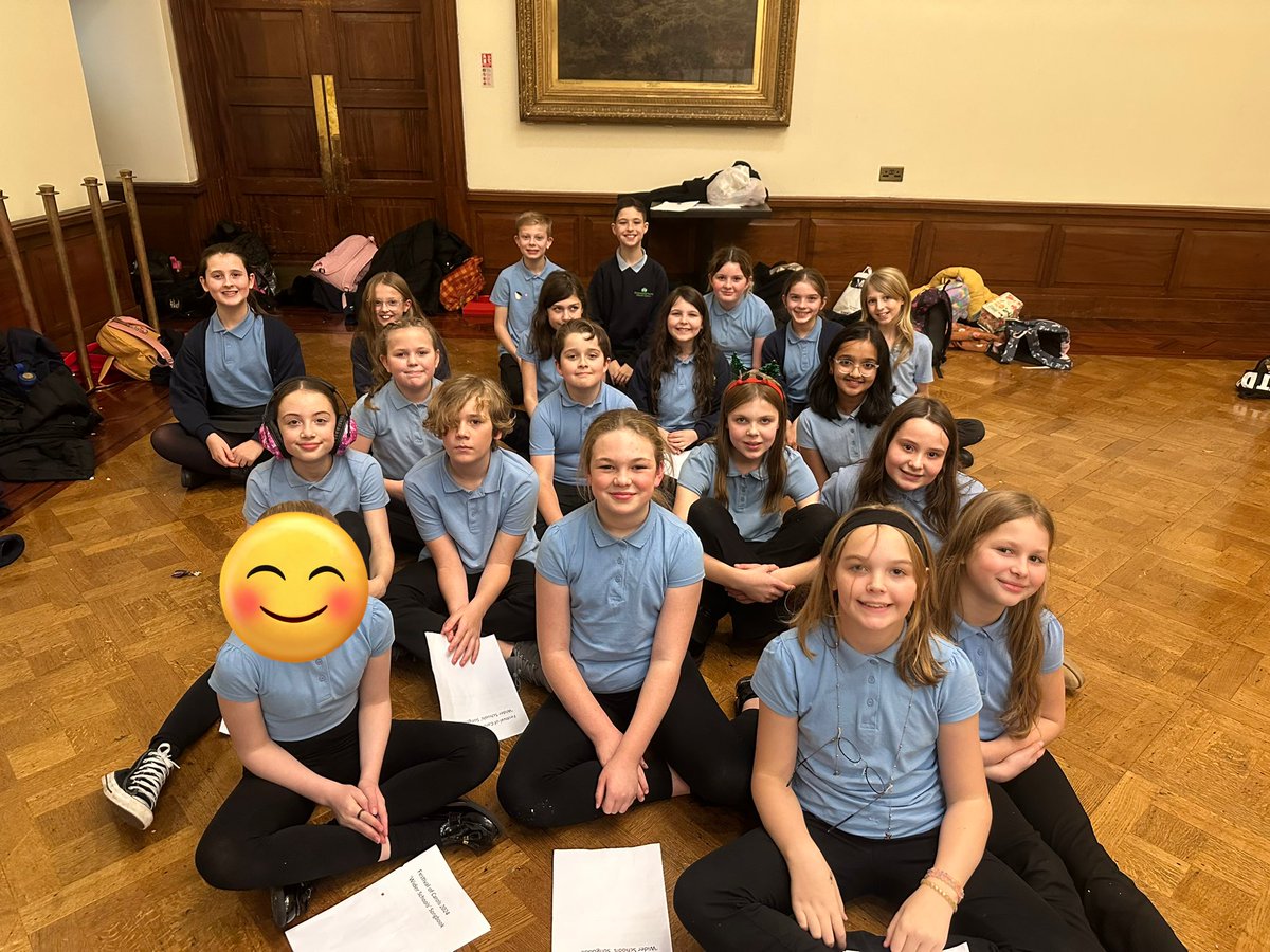 Our amazing singers!! What beautiful voices!! Well done everyone ! 🎄🎄🎄✨