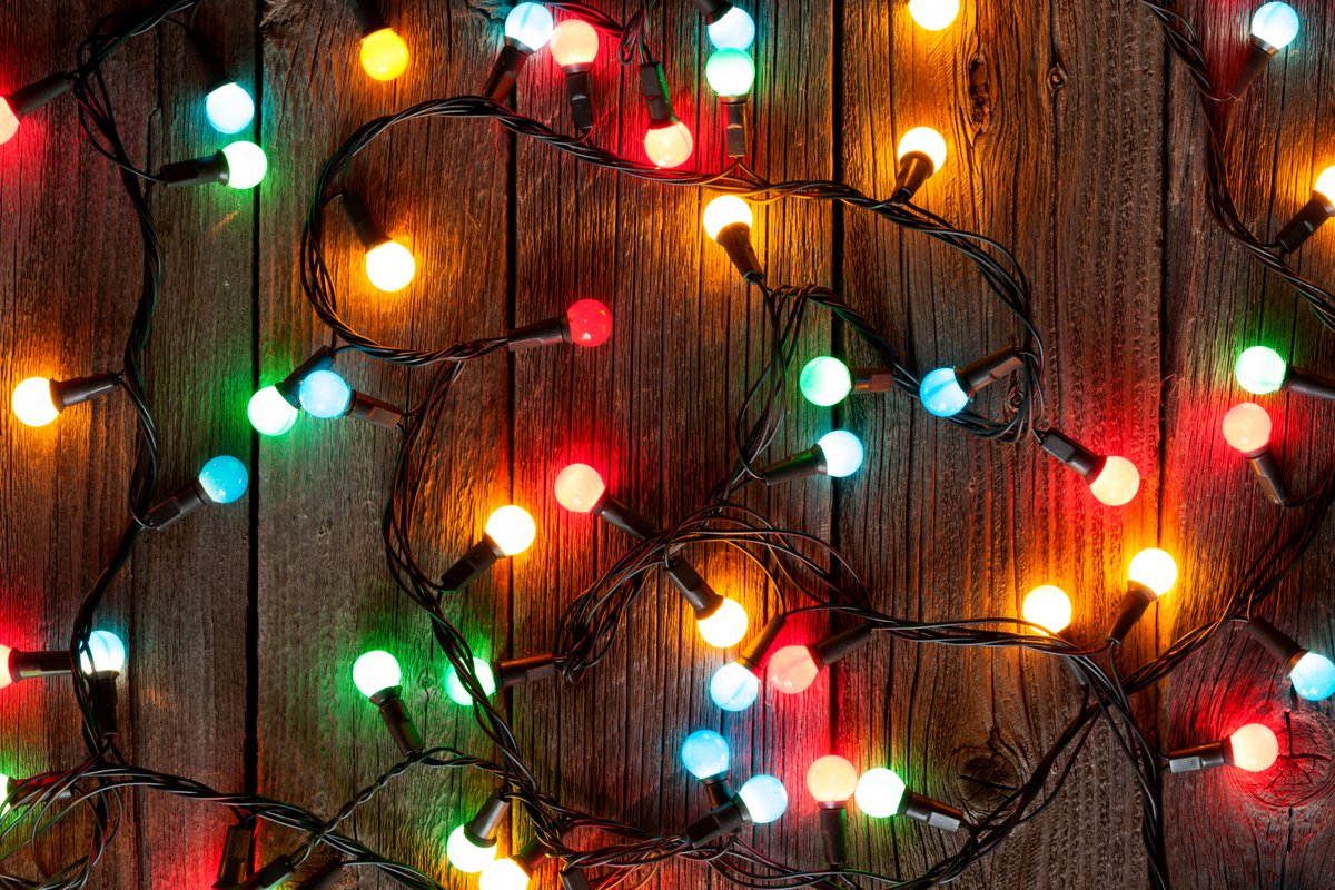 Did your light display disappoint because of broken lights? Dispose of your old lights at holiday lights recycling drop-offs in Ingleside, Grayslake, Highland Park and Wauconda. There is no cost. Holiday lights can NOT be recycled in your curbside bin. swalco.org/303/Holiday-Li…