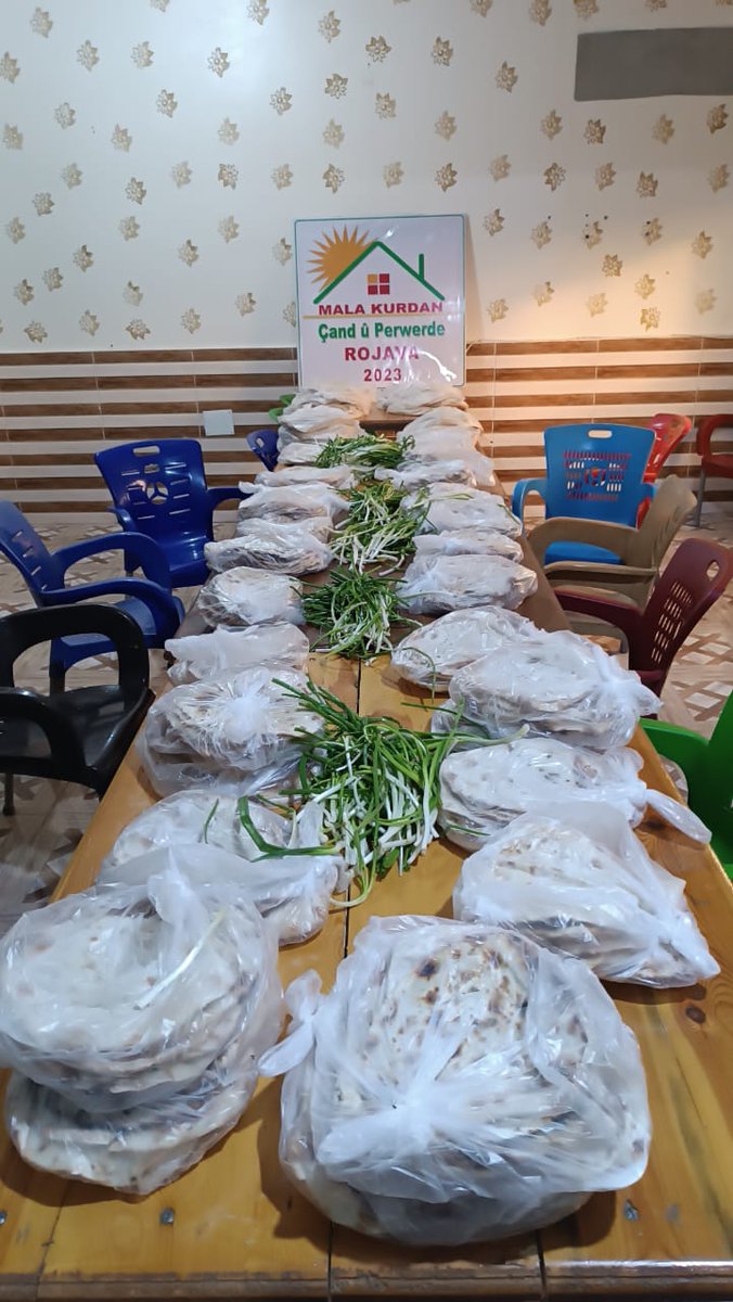 Mala_Kurdan's tweet photo. 🌮Ev e jî xwarin a îro ye ji bo xelkê me yê penaber 🌮
Mala hemû Xêrxwaz û Alîkaran ava.
Gelek spas 🙏
#destbiderojava #Kurdistan #Kurds #Kurdish #Rojava https://t.co/UXUePt6Mf0