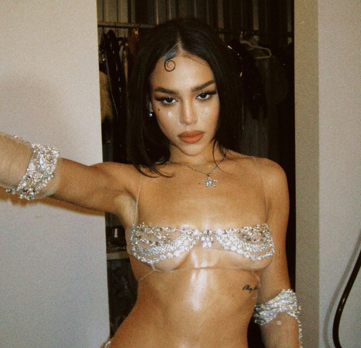 En su más reciente live de TikTok, Becky G reveló que quiere grabar una colaboración con DANNA