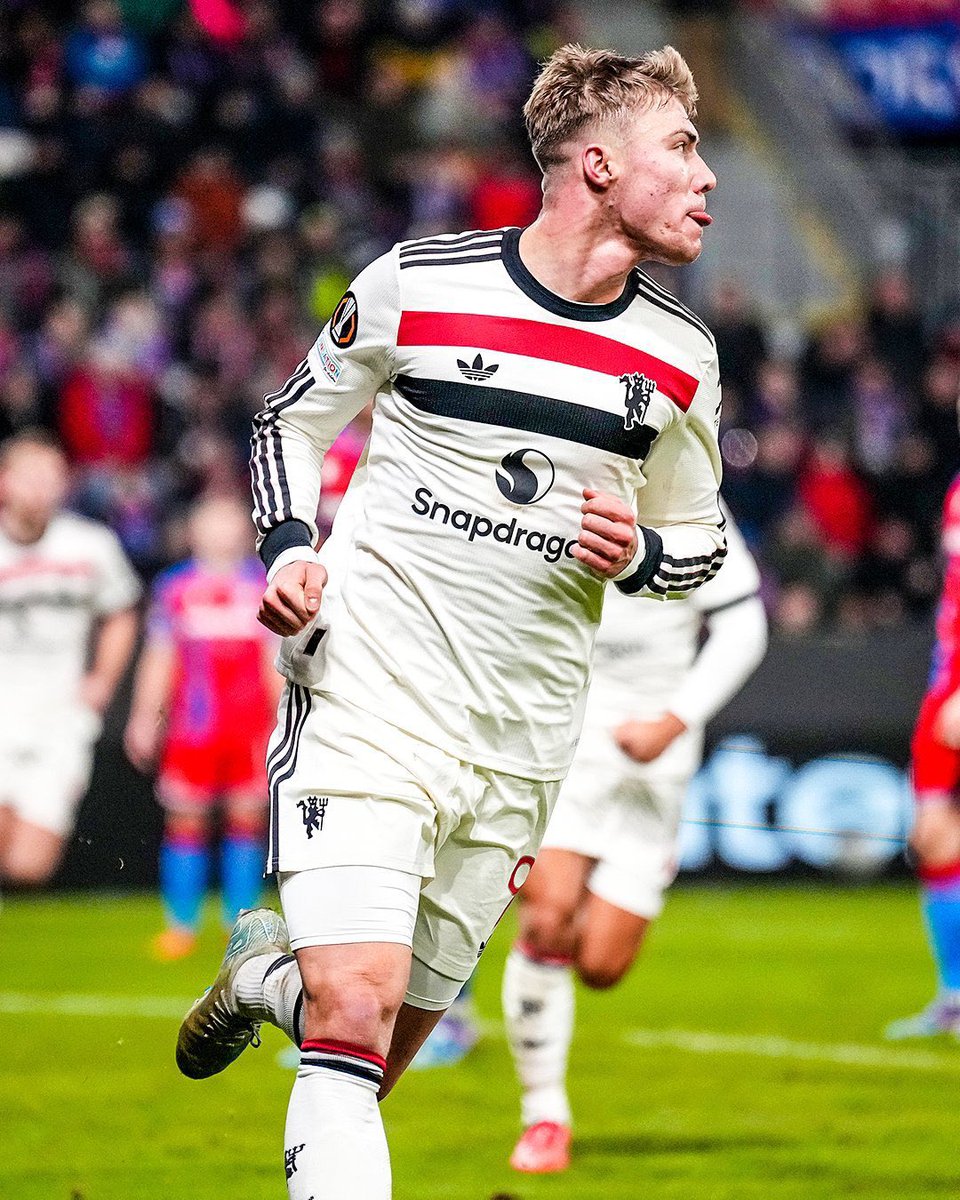 🚨 Amorim on Hojlund: “He is controlling the ball better and is improving. He’s scoring and working.” #MUFC