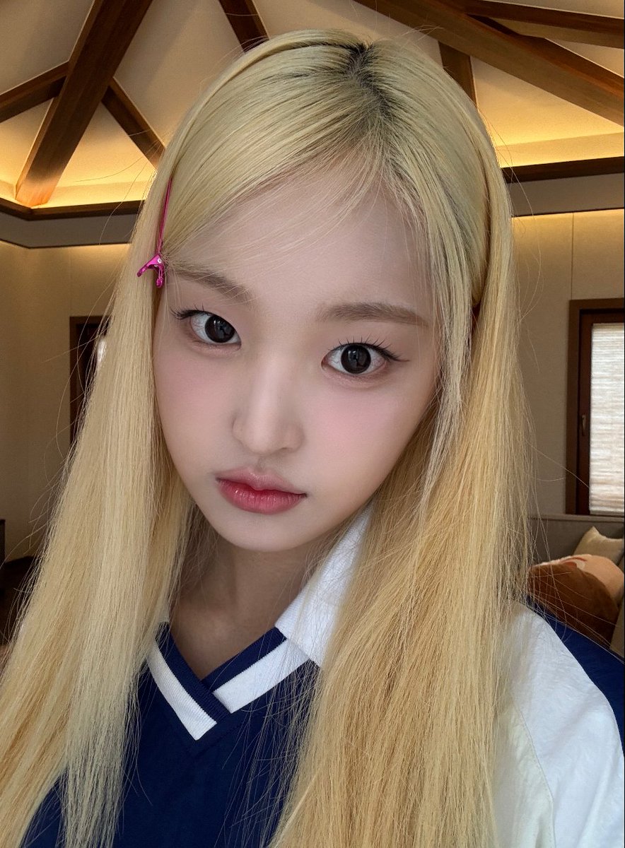 sohapic's tweet photo. cutie girl #SOHA https://t.co/KMfEpd11Ge