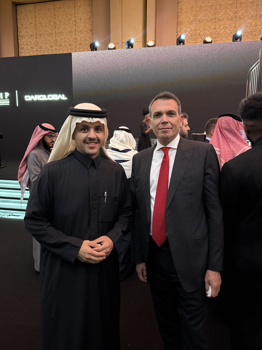 m_m_m_alsubaie's tweet photo. من حفل تدشين مشروع برج ترامب الفاخر بقيمة تتخطى 2 مليار ريال في فندق Four season في الرياض وبحضور ايريك ترامب
#برج_ترامب
#Trump_tower
وبقيه التغطيه في سنابي
mms1881 https://t.co/1AruBMlhPc