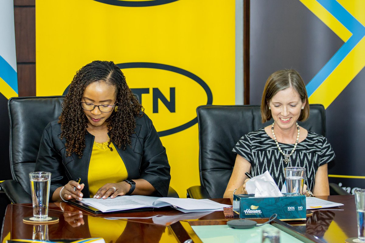 unicefrw's tweet photo. @MTNRwanda and @unicefrw #ForEveryChild!

Launched today, our partnership zero-rates @Ingazi_official, @iteterorw, &amp; two @REBRwanda e-learning platforms &amp; advances child online protection, reaching ~5M children.

The partnership will also amplify #OneEggPerChild to 4M caregivers! https://t.co/Io53zfRKsh