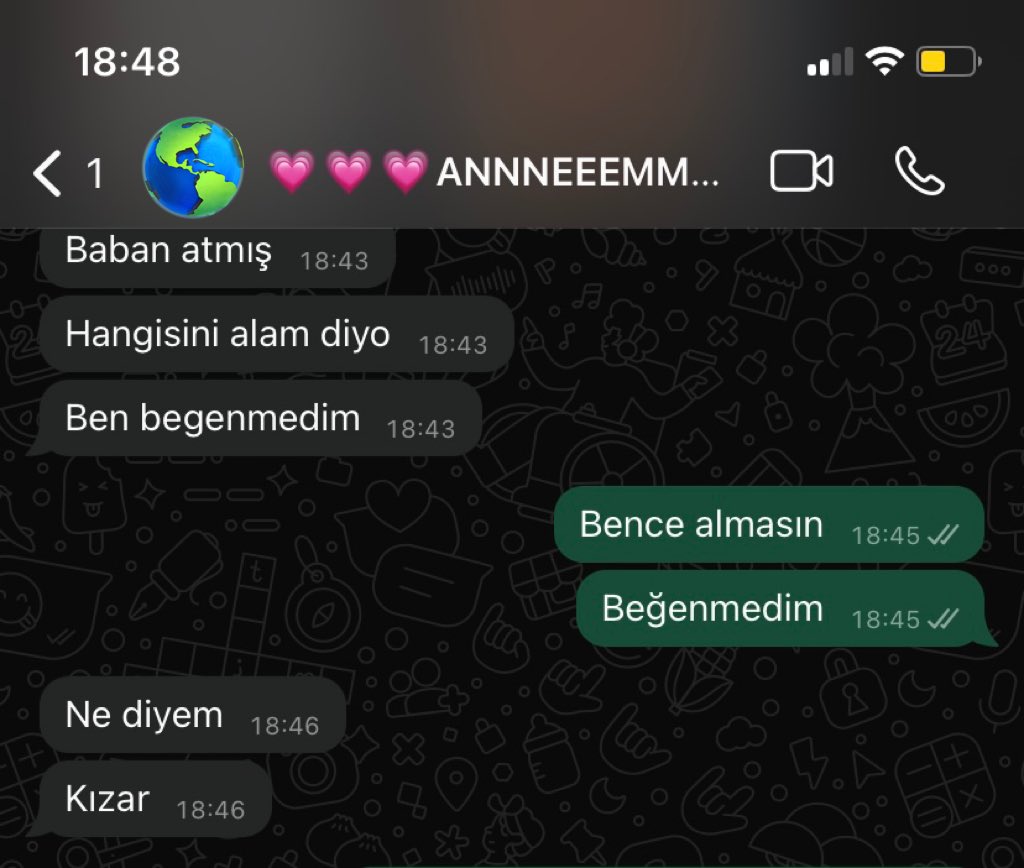 Arkadaşlarıma ilişki tavsiyesi verdiğim yetmezmiş gibi şimde anneme ne diyeceğini yazıyorum kskskssksksk. Bu kadar antrenör olmaya gerek yoktu yaaaa