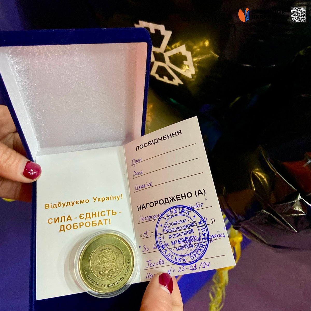 opendoorua's tweet photo. Last week, https://t.co/b3kKE9TaeR received appreciation for our work in Ukraine from the Ukrainian Embassy in the Netherlands. On Int'l Volunteer Day, Dobrobat honored us with an award. Grateful for this recognition, we're inspired to keep building Ukraine's future together! https://t.co/cJtgIRKzou