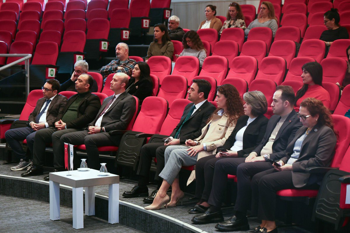 DeuGenel's tweet photo. Üniversitemiz idari birim yönetici ve personeline 6698 sayılı Kişisel Verilerin Korunması Kanunu Farkındalık Eğitimi, Hukuk Fakültesi Öğr.Üyesi Doç. Dr.İlke Gürsel ve İktisadi ve  İdari Bilimler Fakültesi öğretim elemanı Araş.Gör.Dr.Eda Odaman tarafından verildi. @universitemDEU https://t.co/JR80TPISqV