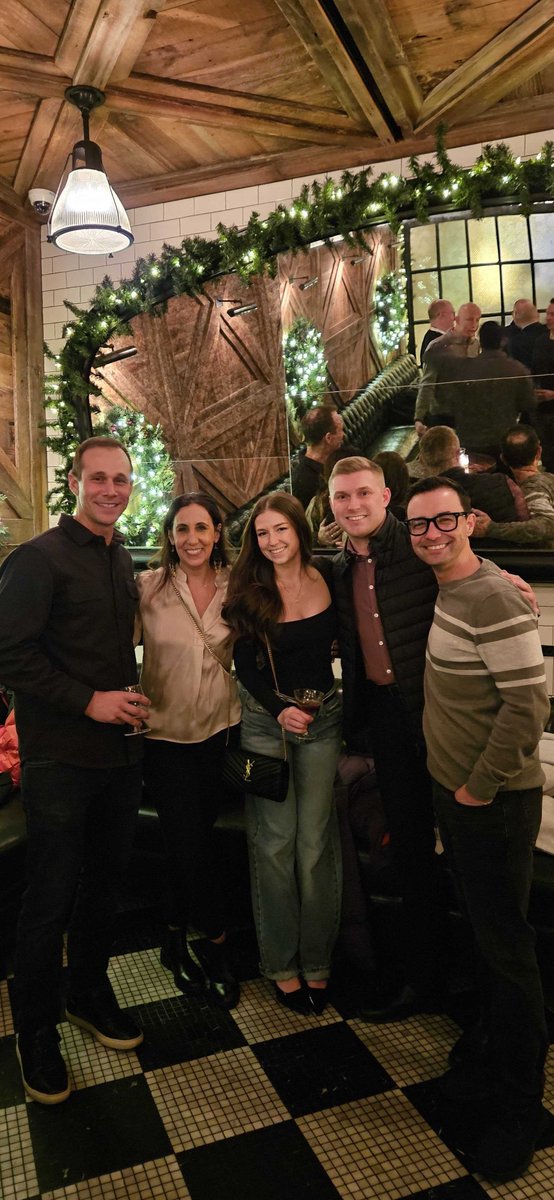 TicketManager's tweet photo. 🍻#TicketManager Chicago Happy Hour🥂
Last night, we had the pleasure of hosting our friends & partners for a happy hour in the heart of downtown Chicago.
We're proud to bring together talented professionals who make the TicketManager community so special!
#SportsBiz x #Tech https://t.co/d0XsMNhRGk