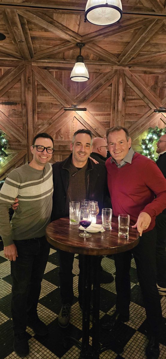 TicketManager's tweet photo. 🍻#TicketManager Chicago Happy Hour🥂
Last night, we had the pleasure of hosting our friends & partners for a happy hour in the heart of downtown Chicago.
We're proud to bring together talented professionals who make the TicketManager community so special!
#SportsBiz x #Tech https://t.co/d0XsMNhRGk