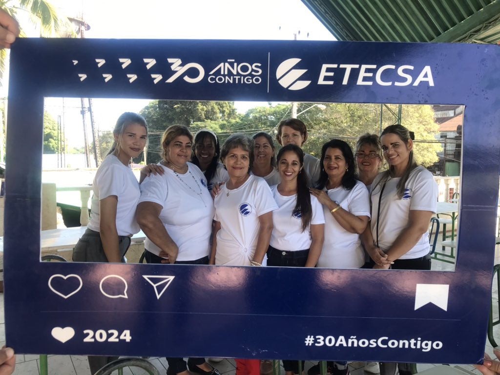 ETECSAGranma's tweet photo. Un día como hoy se inaugura en B.Masó el 112 de #ProvinciaGranma hace 15 años. #EsteEsMiAzul @ETECSA_Cuba @FonsecaOsmely @YudelkisOrtizB @ArielAguilarC2 https://t.co/EAAMP6iFJ3