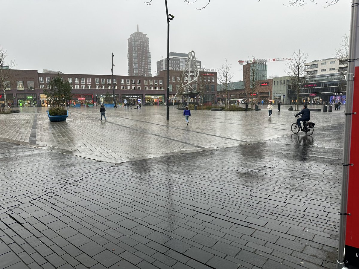DieTukkerfries's tweet photo. Decemberse gezelligheid in Enschede https://t.co/8dyILgiQQp