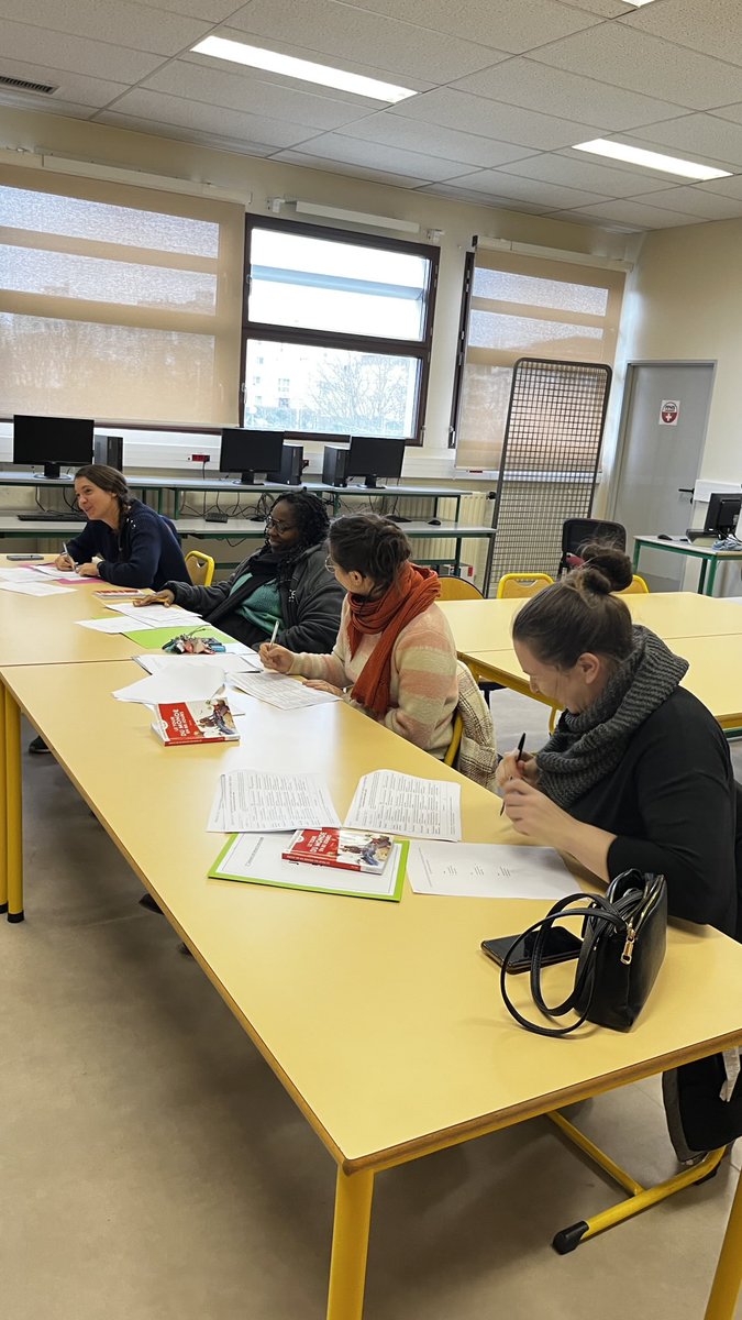 Après deux tours de sélection dans le cadre de notre concours de lecture à voix haute, 19 élèves du ⁦<a href="/ClgMagellan/">Collège Magellan, Chanteloup-les-Vignes</a>⁩ s’apprêtent à se confronter devant un jury de grande qualité mardi soir au Phénix !

Bravo aux élèves pour leur investissement et leur ténacité !