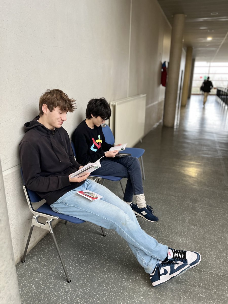 Magellan_arts's tweet image. Après deux tours de sélection dans le cadre de notre concours de lecture à voix haute, 19 élèves du ⁦@ClgMagellan⁩ s’apprêtent à se confronter devant un jury de grande qualité mardi soir au Phénix !

Bravo aux élèves pour leur investissement et leur ténacité !