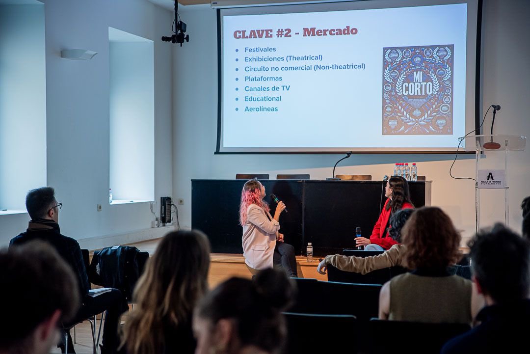 TheCircularGr's tweet image. Hace unos días, nuestras compañeras Yeniffer Fasciani y Mónica Echevarría, de #Feelsales, estuvieron participando en una master class organizada por @ALCINEFILMFEST 

📷 Aquí os dejamos un par de fotos del encuentro.